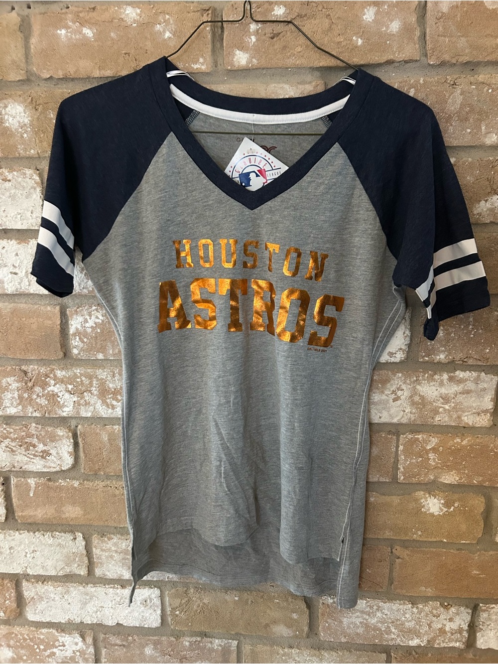 Houston Astros V-Neck Raglan Tee - Gray with Navy Sleeves New with tags.